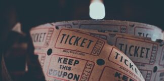 Jak zarabia się na rolkach na Facebooku?