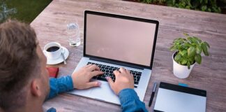 Jak się pisze słowo pijar?